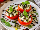 Recete - tomates farcies façon Caprese, féta ou mozzarella avec de l'ail noir