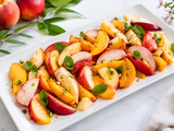 Salade fruitée et raffinée aux notes d'été avec de la protéine de citrouille