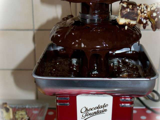 Fondue au chocolat pour un dessert ou un brunch ludique - Recette