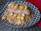 Saumon croustillant, riz à la mangue et vinaigrette sésame oignon (recette de Cyril Lignac)