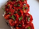 Tartine de tomates cerises rôties