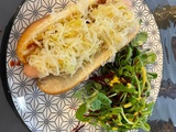 Junk food raisonnable : hot dog choucroute, salade