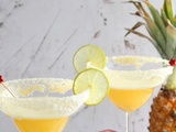 Cocktail tropical: ananas, coco, passion et citron vert