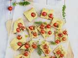 Focaccia aux tomates, ail, huile d'olive et sarriette
