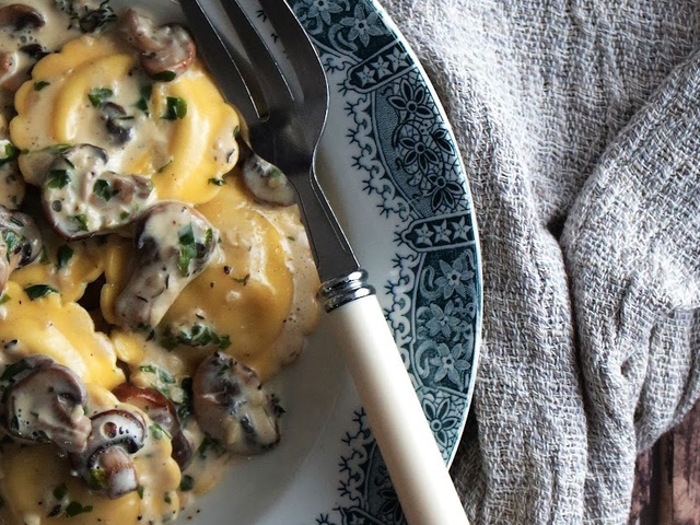 Raviolis aux champignons et sauce crémeuse au parmesan Recette