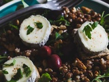 Salade de lentilles aux noix, chèvre chaud et sauce au miel