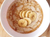 Porridge à la banane et sirop d'érable pour le petit dej'