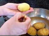 Comment éplucher facilement des pommes de terre cuites