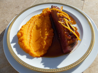 Magret de canard sauce à l'orange, mousseline de carottes