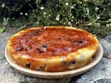 Gâteau fondant et caramélisé aux mûres et aux amandes