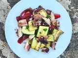 Salade de poulpe aux herbes, tomates fraiches et courgettes rôties