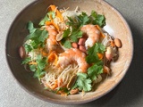 Salade légère de vermicelles de riz aux crevettes et cacahuètes