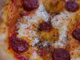 Pizza au chorizo et à la tomme de brebis