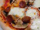 Pizza aux champignons de Paris et au chorizo