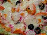 Pizza aux radis roses et son pesto aux herbes