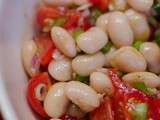 Salade de haricots blancs aux tomates cerises et aux oignons nouveaux
