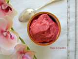 Glace framboise et yaourt express : la recette healthy prête en 5 minutes