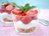 Verrines fraises chantilly et crumble à la poêle (sans four)