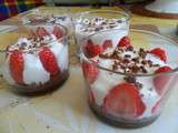 Verrine fraise, chantilly et praliné croustillant