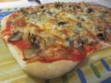 Tarte façon pizza aux courgettes et champignons