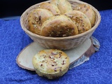 Brioches au Rocamadour, noisettes et ail des ours