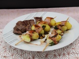 Brochettes de pommes de terre et bacon