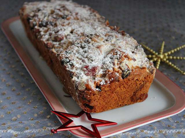 Stollen de Noël aux fruits confits et pâte d'amande - Recette par Croquant  - Fondant  Gourmand