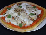 Pizza aux carottes, mozzarella et pistaches