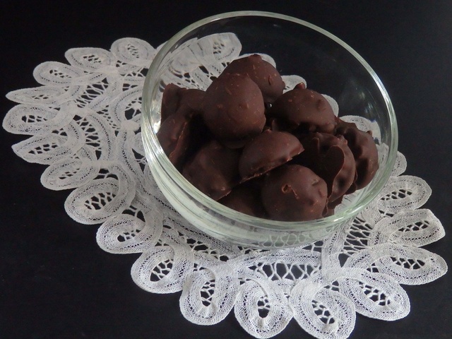 Truffes au chocolat et pralin de cacahuètes - Recette par The