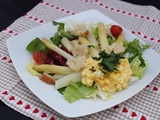 Salade d’asperges à la vinaigrette d’œufs durs et croutons