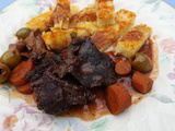 Daube, ragoût de bœuf sauce au vin rouge, servi avec polenta