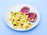 Fettuccine aux cèpes, édamame (fèves de soja) et filet de cerf