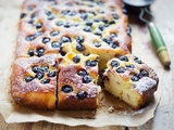 Gâteau yaourt à l’huile d’olive, au citron vert et aux bleuets