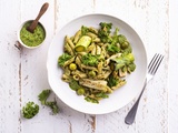 Penne à la sauce pesto, poireau et chou kale