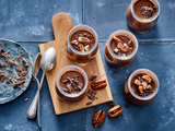 Petit pot de crème au chocolat et noix de pecan