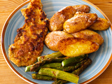 Schnitzel, asperges vertes et pommes de terre rôties