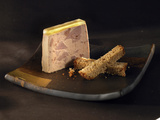 Terrine de Noël au foie gras et bâtonnets de pain d’épices