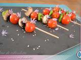 Tomates cerise en brochette, sésames et fleur de ciboulette