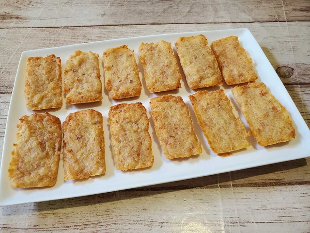 Biscuits apéritifs aux noisettes, herbes de Provence, parmesan et miel