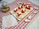Mini Pavlova à la fraise et biscuits roses
