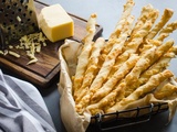 Bâtonnets feuilletés au fromage : parfaits pour des apéritifs rapides et délicieux