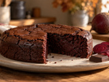 Ce fondant au chocolat cache de la betterave sous sa croûte sombre