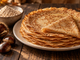 Ces crêpes à la farine de châtaigne gardent des bords souples malgré leur pâte sans blé