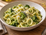 Ces orecchiette au brocoli deviennent crémeuses sans une goutte de crème