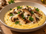 Cette polenta crémeuse aux cèpes transforme un sachet surgelé en vrai plat d’automne