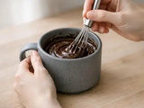 Mug cake sans œuf ultra moelleux : recette express 2 minutes