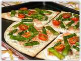 Pizza blanche au saumon et aux asperges