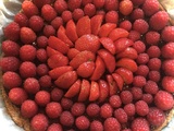 Tarte aux framboises et fraises du jardin