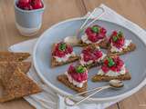 Crackers suédois (ou pain croquant) aux graines ~ Knäckebröd, fromage frais & sauce aux cranberries-échalotes