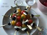 Brochettes apéritives de tomates cerises et mozzarella aux olives